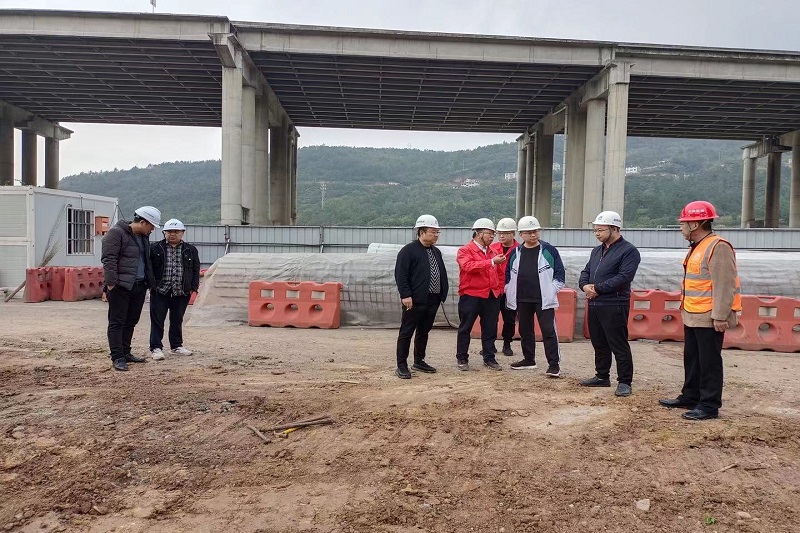 交投集團(tuán)黨委副書(shū)記、總經(jīng)理牟春華檢查督導(dǎo)二專線北出口改建項(xiàng)目工作
