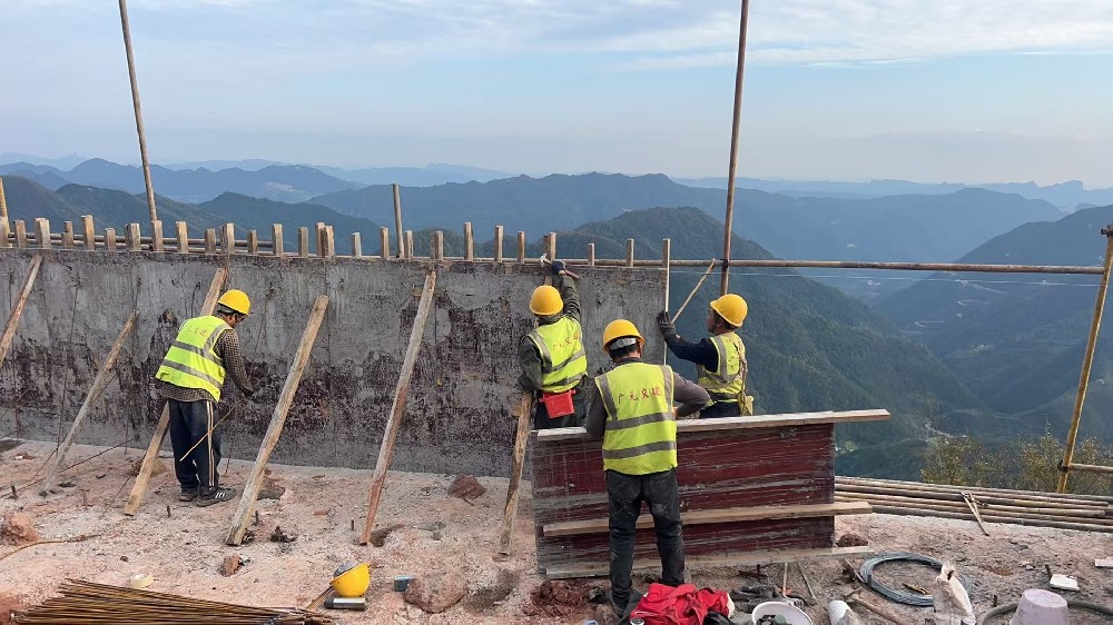 筑路修橋后，群山闊然時 ——劍閣縣下寺至利州區(qū)月壩公路項(xiàng)目（三個石至硝洞埡段）高質(zhì)量建設(shè)側(cè)記